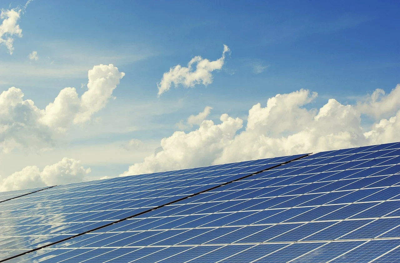 Cómo instalar energía renovable en tu hogar paso a paso